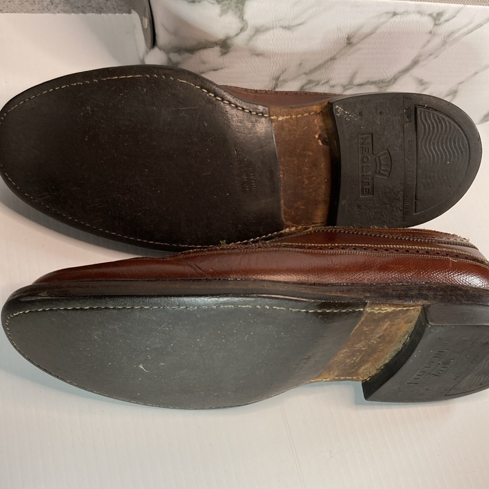 Vintage Florsheim Imperial 93602 8.5 men’s brown wingtip lace up shoes. Box 1 - Picture 9 of 10